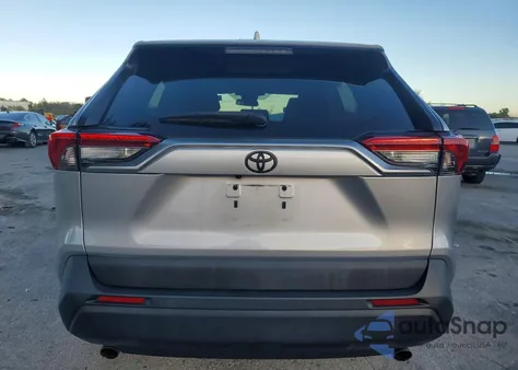 2021 Toyota Rav4 Le z USA, uszkodzony, nr VIN 2T3H1RFV0MC104675